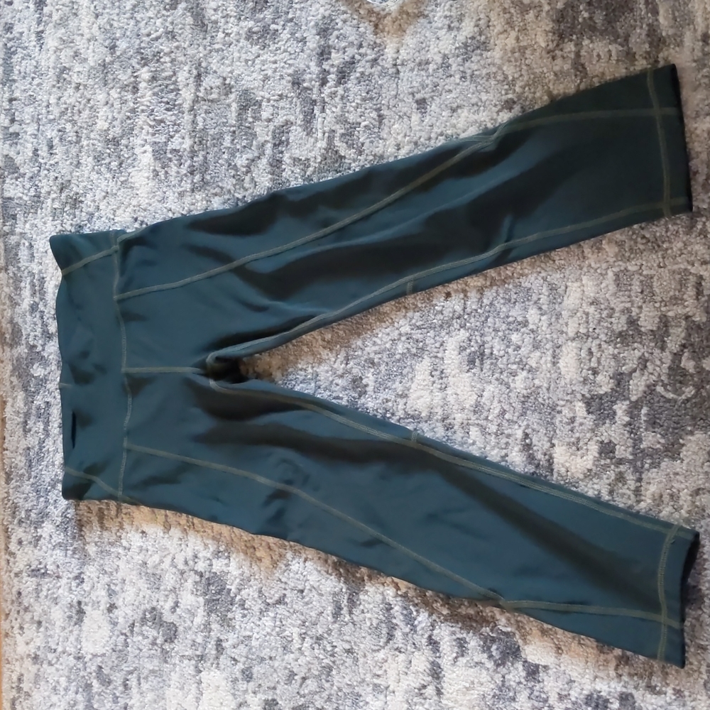 🔥3/$10 GapFit XS compression Capri leggings